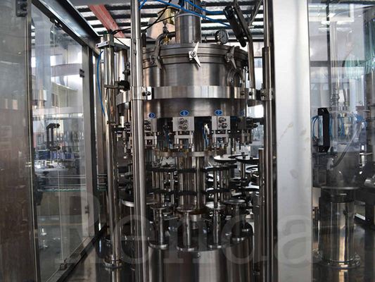 Volle automatische 3 IN 1 Wein-Füllmaschine-waschender mit einer Kappe bedeckender Maschinerie-Getränkefertigungsstraße 110/220/380V